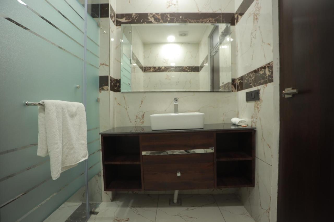Ovel Hotel Ludhiana Esterno foto