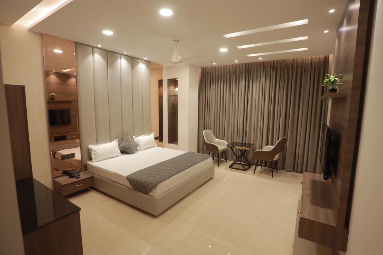 Ovel Hotel Ludhiana Esterno foto