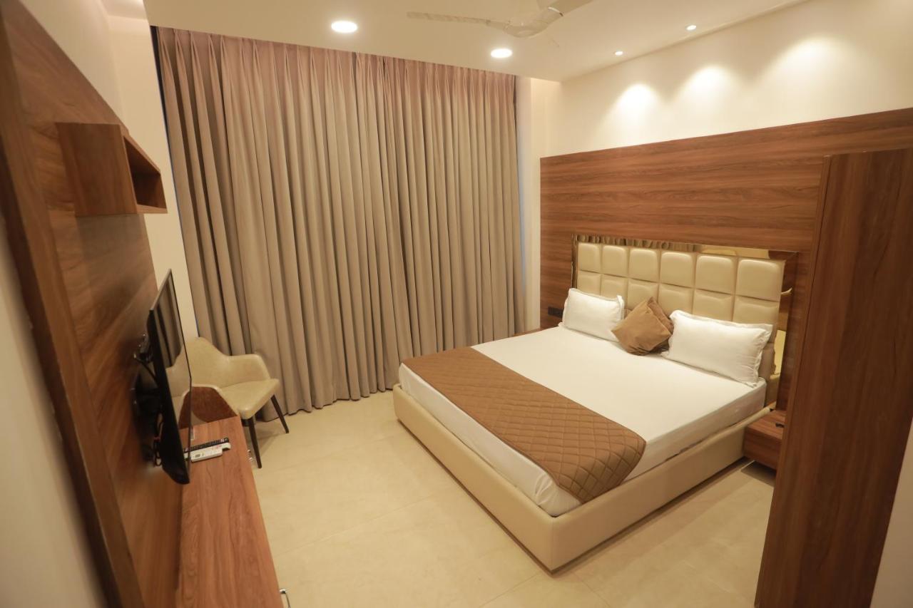 Ovel Hotel Ludhiana Esterno foto